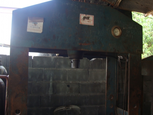 เครื่องอัด 100 ตัน