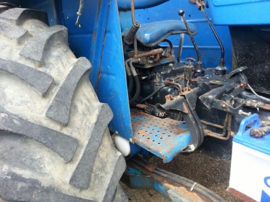 รถไถ FORD AT 6610 ( ตัวแท้.) ปี 47. ( เพลา เดียว. ) สนใจติดต่อ 081 - 6079515 รถไถ FORD AT 6610 ( ตัวแท้.) ปี 47. ( เพลา เดียว. ) สนใจติดต่อ 081 - 6079515