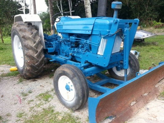 รถไถ FORD  6600  ( ตัวแท้.)   ( เสื้อลาย )   สนใจติ ดต่อ 081 - 6079515