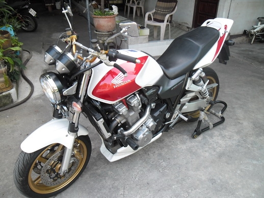 ขาย cb 1300 ปี 04 สี่เดิมญี่ปุ่น ท่อ full กันสบัด WP ทะเบียนแท้