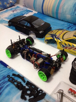 ขอขายรถบังคับสายพาน ไฟฟ้า รีโมทดิจิตอลของ futaba 2pl รายละเอียด ติดต่อ โทร0875077464โส ไห้หมดเลย ตามรูปเลยคับ ราคา4500บาท