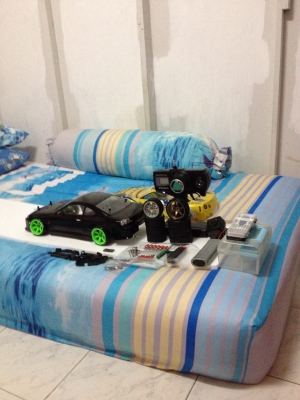 ขอขายรถบังคับสายพาน ไฟฟ้า รีโมทดิจิตอลของ futaba 2pl รายละเอียด ติดต่อ โทร0875077464โส ไห้หมดเลย ตามรูปเลยคับ ราคา4500บาท