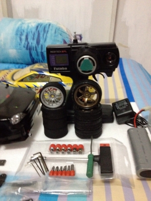 ขอขายรถบังคับสายพาน ไฟฟ้า รีโมทดิจิตอลของ futaba 2pl รายละเอียด ติดต่อ โทร0875077464โส ไห้หมดเลย ตามรูปเลยคับ ราคา4500บาท