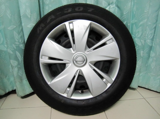 ขายล้อกะทะ Nissan march พร้อมยางป้ายแดงปี 13 ขอบ 14 ตุ่มหน้ายางมีครบทุกเส้น