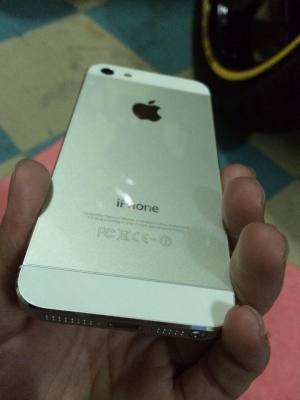 ขาย IPHONE5 สีขาว 64 Gb เครื่องศูนย์ดีแทค 19,500 บาท ขาย IPHONE5 สีขาว 64 Gb เครื่องศูนย์ดีแทค 19,500 บาท
