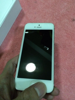 ขาย IPHONE5 สีขาว 64 Gb เครื่องศูนย์ดีแทค 19,500 บาท ขาย IPHONE5 สีขาว 64 Gb เครื่องศูนย์ดีแทค 19,500 บาท