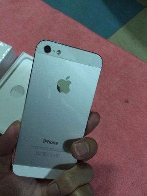 ขาย IPHONE5 สีขาว 64 Gb เครื่องศูนย์ดีแทค 19,500 บาท ขาย IPHONE5 สีขาว 64 Gb เครื่องศูนย์ดีแทค 19,500 บาท