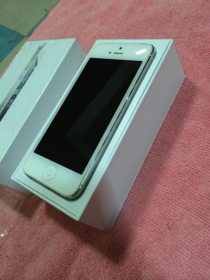 ขาย IPHONE5 สีขาว 64 Gb เครื่องศูนย์ดีแทค 19,500 บาท ขาย IPHONE5 สีขาว 64 Gb เครื่องศูนย์ดีแทค 19,500 บาท