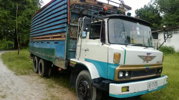 10ล้อเพลาเดียว KT925 เก่าแต่แจ๋ว....เครื่องนิ่ม คัสซีสวยมาก หัวเก๋งยกเบา..