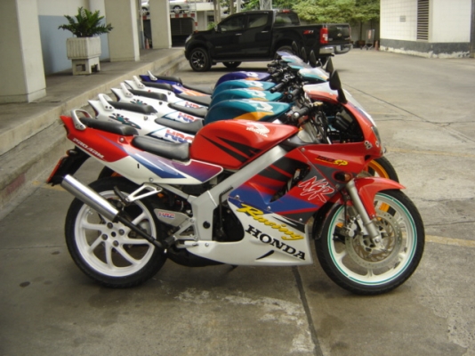 NSR PROARM 150SP ขายด่วน กทม  สีแดง ขาว  สภาพดีครับ เครื่องยนต์ ดีเยี่ยมครับ สนใจติดต่อด่วน 0808051985 คุณ แจ็ค ราคา พิเศษ อยู่ ที่ กทม สีลม ซอย 10  บางรัก  กทม 10500