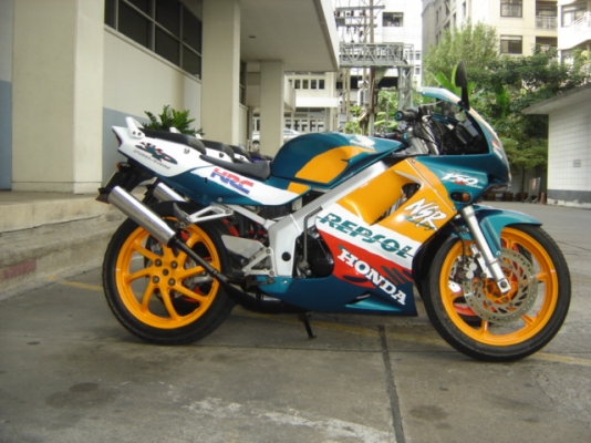 NSR PROARM 150SP ขายด่วน กทม  สีแดง ขาว  สภาพดีครับ เครื่องยนต์ ดีเยี่ยมครับ สนใจติดต่อด่วน 0808051985 คุณ แจ็ค ราคา พิเศษ อยู่ ที่ กทม สีลม ซอย 10  บางรัก  กทม 10500