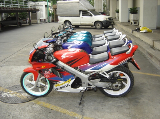 NSR PROARM 150SP ขายด่วน กทม  สีแดง ขาว  สภาพดีครับ เครื่องยนต์ ดีเยี่ยมครับ สนใจติดต่อด่วน 0808051985 คุณ แจ็ค ราคา พิเศษ อยู่ ที่ กทม สีลม ซอย 10  บางรัก  กทม 10500