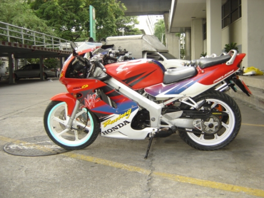 NSR PROARM 150SP ขายด่วน กทม  สีแดง ขาว  สภาพดีครับ เครื่องยนต์ ดีเยี่ยมครับ สนใจติดต่อด่วน 0808051985 คุณ แจ็ค ราคา พิเศษ อยู่ ที่ กทม สีลม ซอย 10  บางรัก  กทม 10500