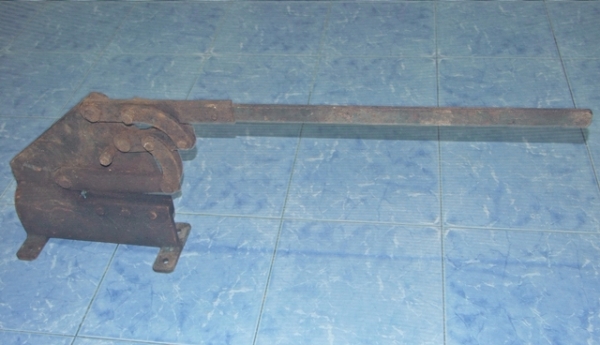 ขายเครื่องตัดเหล็กแผ่น ราคา 1400 บาท จร้า ขายเครื่องตัดเหล็กแผ่น ราคา 1400 บาท จร้า