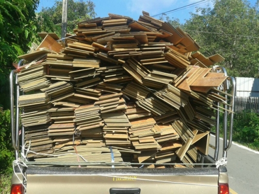 ไม้พื้นลามิเนตหน้า 8 นิ้วเป็นของเยอรมันครับขายถุกครับตารางเมตรละ 150 บาทครับ มีหลายตารางเมตรครับด่วนๆครับ