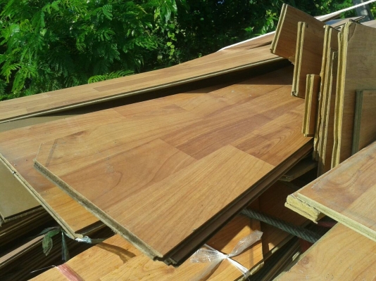 ไม้พื้นลามิเนตหน้า 8 นิ้วเป็นของเยอรมันครับขายถุกครับตารางเมตรละ 150 บาทครับ มีหลายตารางเมตรครับด่วนๆครับ