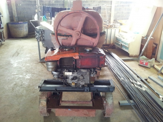 ขายโม่เหล็กหล่อ + เครื่องยนต์ยันม่า 8.5 แรง ขายโม่เหล็กหล่อ + เครื่องยนต์ยันม่า 8.5 แรง