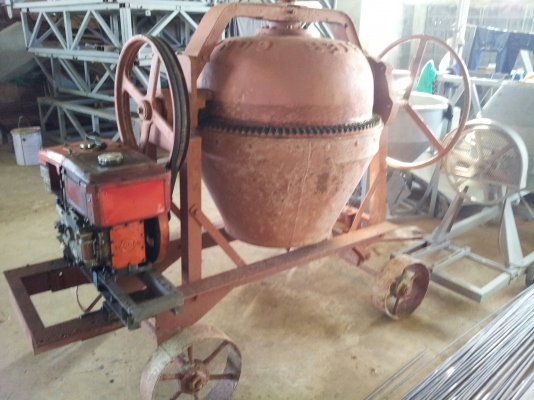 ขายโม่เหล็กหล่อ + เครื่องยนต์ยันม่า 8.5 แรง ขายโม่เหล็กหล่อ + เครื่องยนต์ยันม่า 8.5 แรง