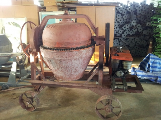 ขายโม่เหล็กหล่อ + เครื่องยนต์ยันม่า 8.5 แรง ขายโม่เหล็กหล่อ + เครื่องยนต์ยันม่า 8.5 แรง