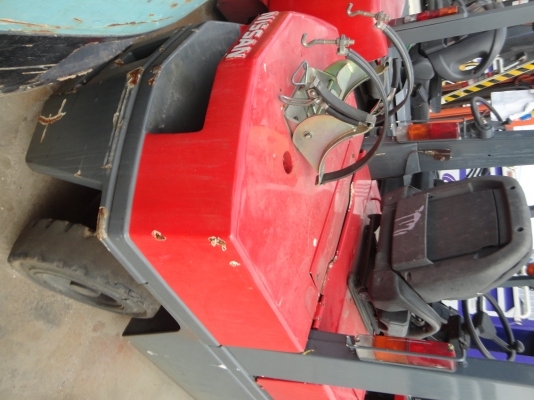 ขายรถ nissan fg25 แก็ส + นั้ามัน(2.5 TON) เสา 4 เมตร