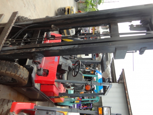 ขายรถ nissan fg25 แก็ส + นั้ามัน(2.5 TON) เสา 4 เมตร