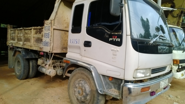 6ล้อดั้ม195แรง FTR33F รถห้างแท้ มือเดียวออกป้ายแดง ยางเต็ม..