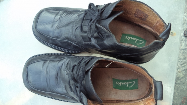 Clarks  size 10  brands present the Officer Shoes