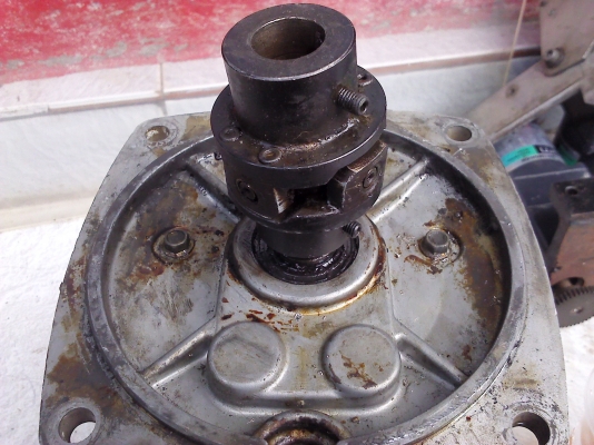 (มีVDO)มอเตอร์เกียร์ FUJI ขนาด 200 W. หมุนที่ 360 รอบต่อนาที แรงบิดเยอะ 220V. 3 เฟส แต่ต่อใช้ไฟบ้าน220 V.ได้มีตัววัดรอบด้านท้ายมอเตอร์