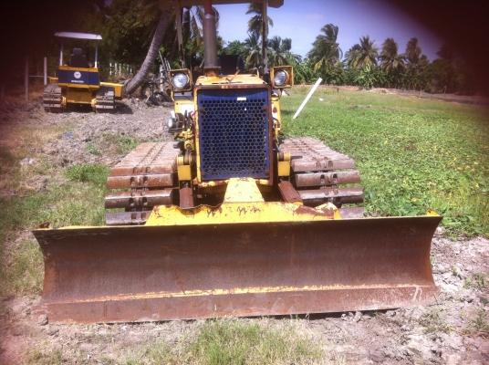 ขายด่วนรถแทรคเตอร์ตีนตะขาบ  D20P-6   เก่าญี่ปุ่น 3000  ชม. นำเข้าเองจากญี่ปุ่นยังไม่เคยใช้งานในไทย สภาพสวยพร้อมใช้งาน