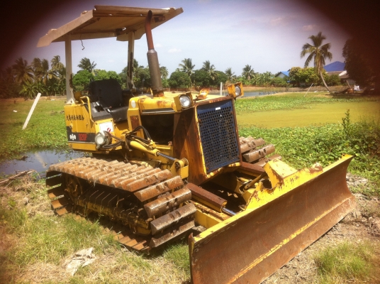 ขายด่วนรถแทรคเตอร์ตีนตะขาบ  D20P-6   เก่าญี่ปุ่น 3000  ชม. นำเข้าเองจากญี่ปุ่นยังไม่เคยใช้งานในไทย สภาพสวยพร้อมใช้งาน