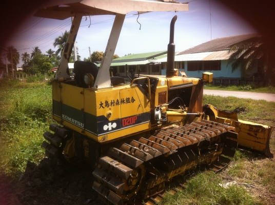 ขายด่วนรถแทรคเตอร์ตีนตะขาบ  D20P-6   เก่าญี่ปุ่น 3000  ชม. นำเข้าเองจากญี่ปุ่นยังไม่เคยใช้งานในไทย สภาพสวยพร้อมใช้งาน