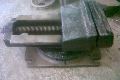 ปากกามิลลิง 9.5 นิ้วงานนอกสภาพสวยครับปากสวยๆครับไม่มีบิ่นครับ สามารถปรับองศาได้ครับ หนักครับตัวนี้ ประมาณ 40-50 โลไดครับ ปากขนาด 9.5 นิ้ง  งานเก่าครับตัวนี้ ราคานี้สุดคุ้มครับ