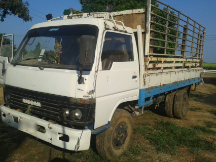 ขายหกล้อ Nissan carbon เครื่อง 4BD1 - 115 แรง ยาง 8.25 สโลปลายเกียร์ ช่วงล่างเดิม