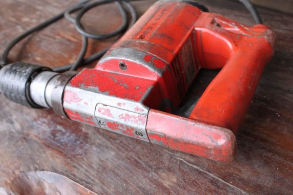 สว่านเจาะกระแทก HILTI TE22 สภาพสวยๆ เสียงเพราะๆ ลดเหลือ 5000บ. สว่านเจาะกระแทก HILTI TE22 สภาพสวยๆ เสียงเพราะๆ ลดเหลือ 5000บ.