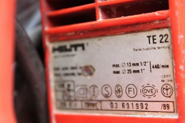 สว่านเจาะกระแทก HILTI TE22 สภาพสวยๆ เสียงเพราะๆ ลดเหลือ 5000บ. สว่านเจาะกระแทก HILTI TE22 สภาพสวยๆ เสียงเพราะๆ ลดเหลือ 5000บ.