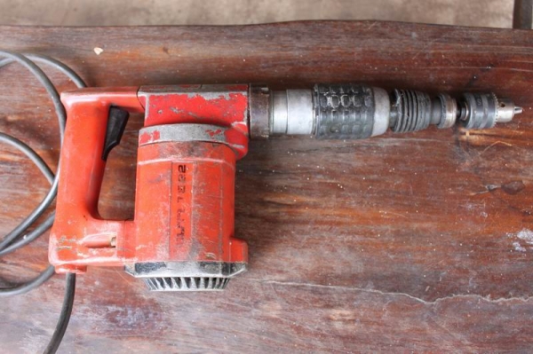 สว่านเจาะกระแทก HILTI TE22 สภาพสวยๆ เสียงเพราะๆ ลดเหลือ 5000บ. สว่านเจาะกระแทก HILTI TE22 สภาพสวยๆ เสียงเพราะๆ ลดเหลือ 5000บ.