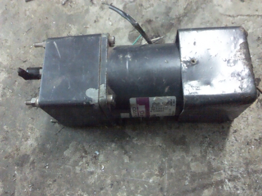 (ถ่ายVDOให้ดู)มอเตอร์เกียร์ ORIENTAL หมุนที่ประมาณ 60 รอบต่อนาที แรงบิดเยอะ 220V. 3 เฟส แต่ต่อใช้ไฟบ้าน220 V.ได้ตาม