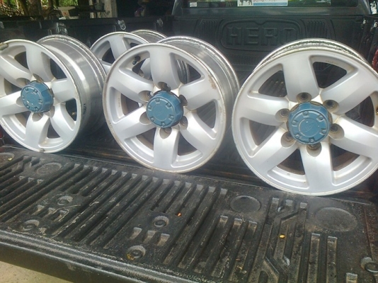 แมคฟอร์ดแรนเจอร์ 4x4 ขอบ 15 เดิมๆ มาแล้วครับ