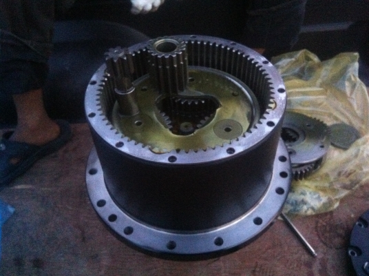 +ขายตัวเดินใหม่+ PC120-5 - 6 ของใหม่ครับ เป็นเฟืองทนมากครับ สนใจติดต่อ บอย 085-156-2314