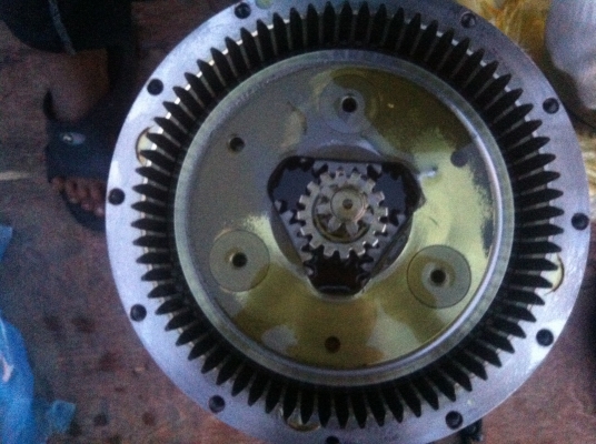 +ขายตัวเดินใหม่+ PC120-5 - 6 ของใหม่ครับ เป็นเฟืองทนมากครับ สนใจติดต่อ บอย 085-156-2314