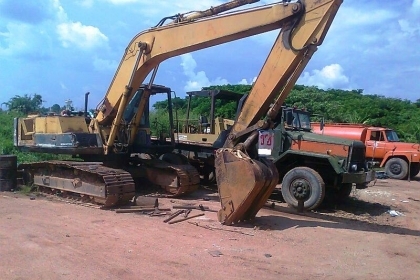 รถขุด KOMATSU PC200-3 ขายถูก ๆ เครื่องเดิม ปั้มเดิม