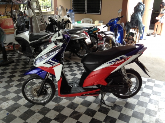 ขาย!!!ฮอนด้าคลิ๊กไอ ปี54 รถเครื่องเดิมคับ มีเล่มทะเบียนครบ ภาษีไม่หมด