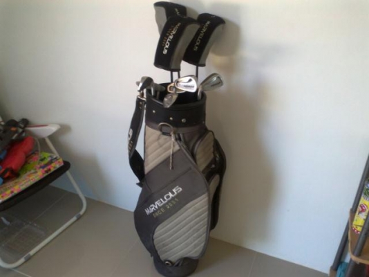 ชุดกอล์ฟของคนถนัดซ้าย