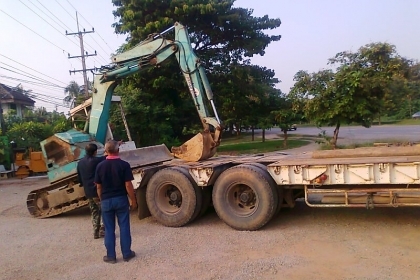 บริการ..ขนย้าย รถแบคโฮ รถแทรคเตอร์ รถเกรด เรือ รถบด ฯลฯ ด้วยราคามิตรภาพ