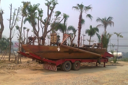 บริการ..ขนย้าย รถแบคโฮ รถแทรคเตอร์ รถเกรด เรือ รถบด ฯลฯ ด้วยราคามิตรภาพ