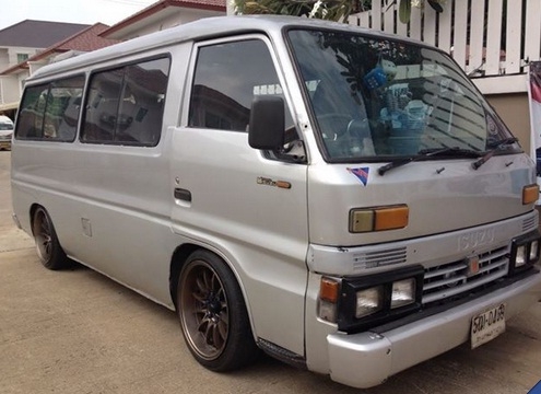 ขายรถตู้ ISUZU ทะเบียนไม่ขาด  95,000
