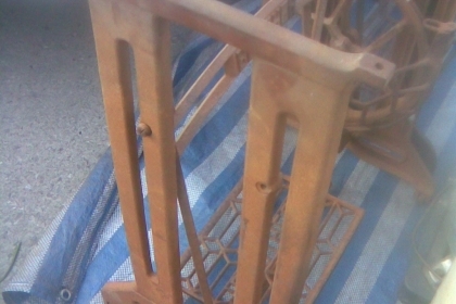 ขาจักรเหล็กหล่องานเก่าสภาพสวยๆครับไม่ผุเดิมๆครับเนื้อเหล็กดีมากครับราคานี้น่าเก็บครับ