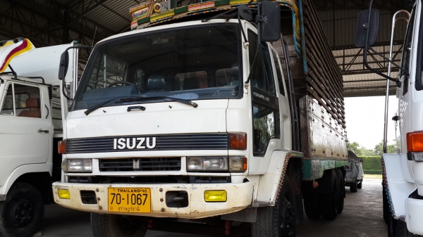 ขาย ISUZU Rocky 10 ล้อ เพลาเดียว 175 HP แท้ ปี 35 (FVM12MY) เครื่องดี (6BGI) เดิม ๆ สภาพสวยมาก ขาย 850,000 โทร 081-8507085 (เอ)