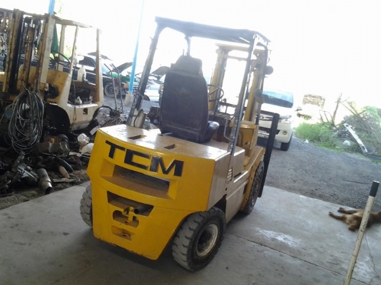 รถยกโฟกลิฟ สูง 3 เมตร หนัก 3 ตัน 180000 บาท สนใจ 0890301985