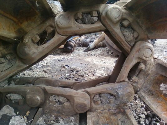 ขาย!! โซ่พร้อมใบ KOMATSU 20HT ใส่ KOMATSU D 50 A ได้ครับ สภาพสวยๆ